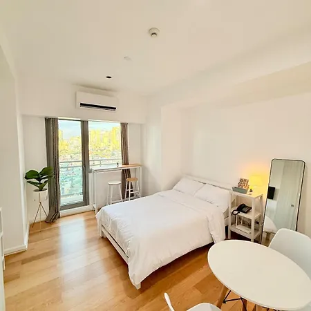 Studio Unit Staycation Near Rockwell Mandaluyong Free Pool Access