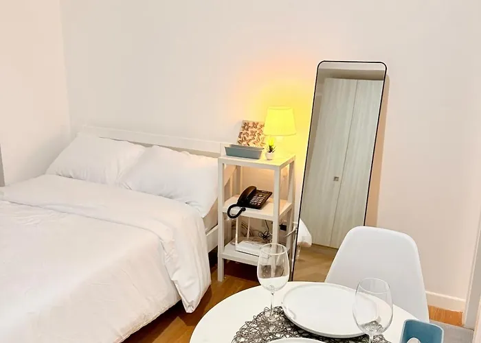 Apartment Unit Staycation Near Rockwell Mandaluyong Free Pool Access Manila